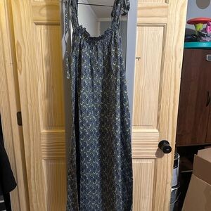 NWT Size M Elegant Blue Paisley Maxi Dress